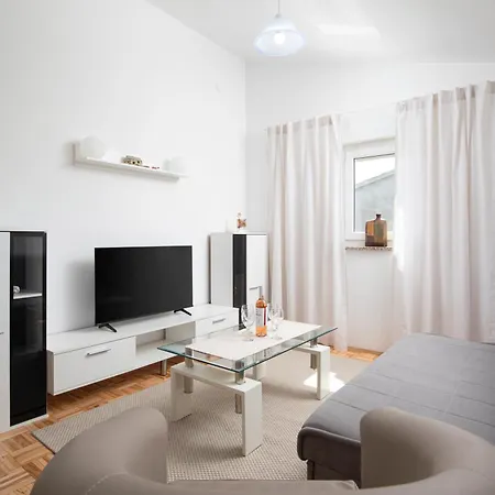 Countryside Manu * Pula