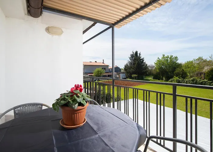 Countryside Manu Lägenhet *